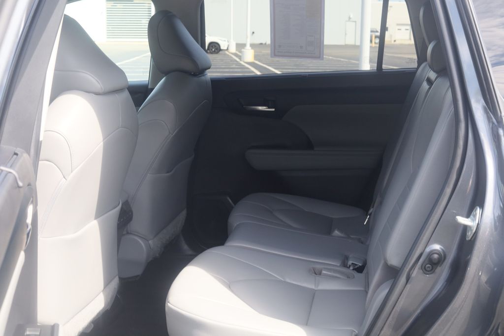 Used 2023 Toyota Highlander SUV