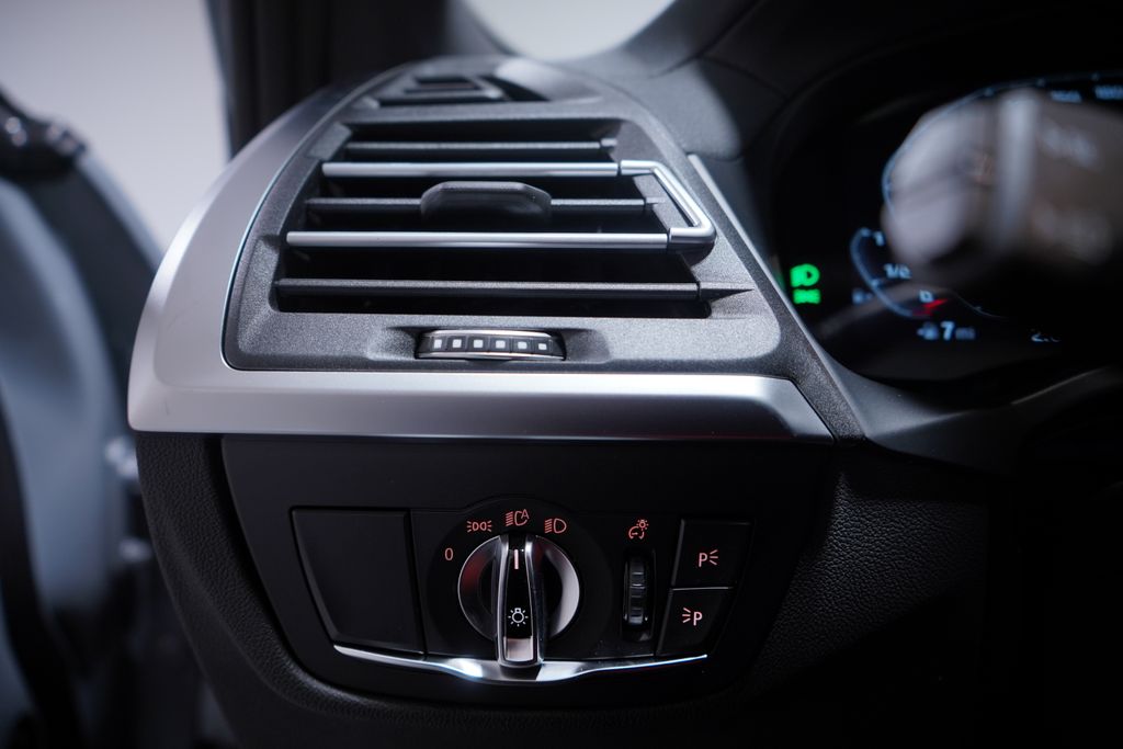 Thumbnail: 2025 BMW X4 - 19