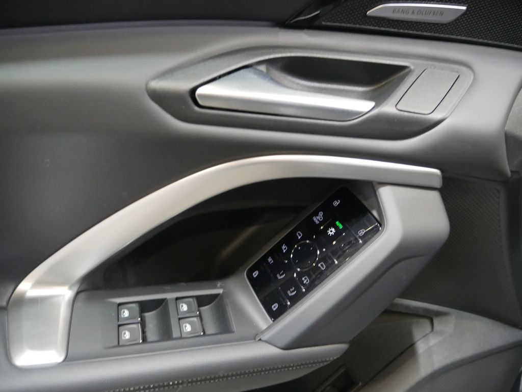 Thumbnail: 2025 Audi Q5 - 17