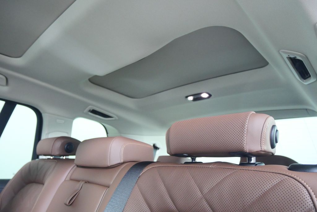 Thumbnail: 2026 BMW X7 - 16