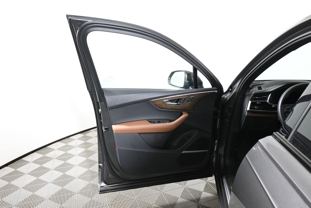 Thumbnail: 2025 Audi Q7 - 31