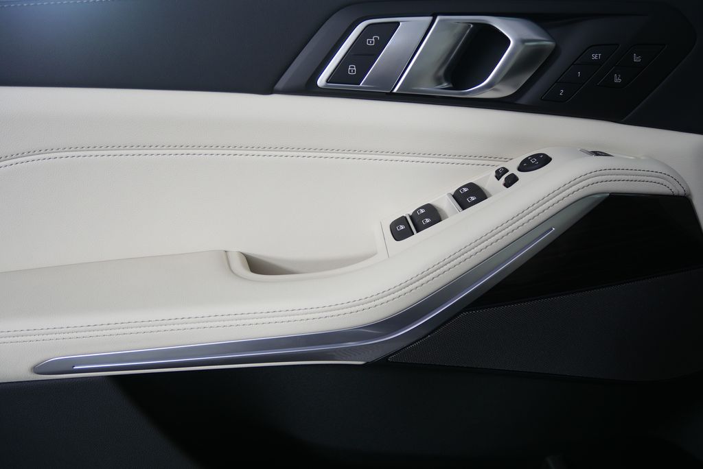 Thumbnail: 2026 BMW X5 - 9
