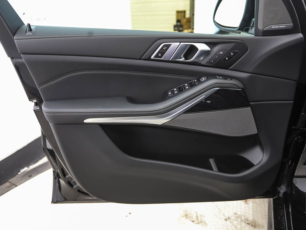 Thumbnail: 2026 BMW X5 - 9