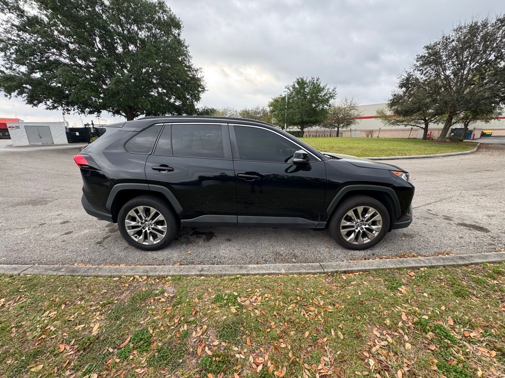 2021 Toyota RAV4 XLE Premium 6