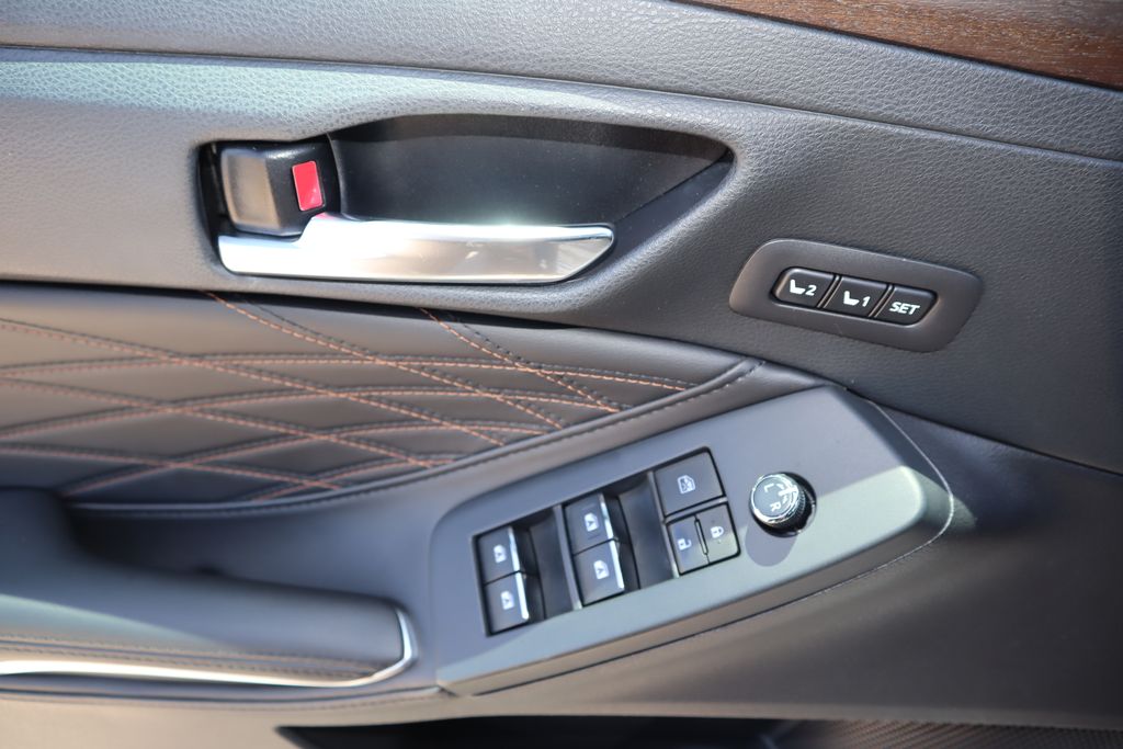 2021 Toyota Avalon Limited 22