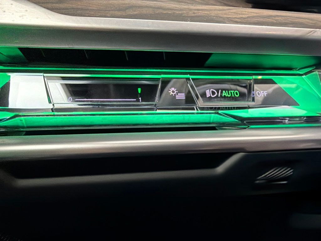 Thumbnail: 2023 BMW 7 Series - 28