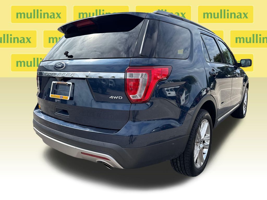 Used 2017 Blue Ford XLT image 4