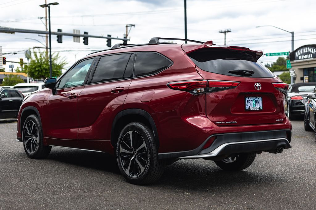 2021 Toyota Highlander XSE thumbnail 9