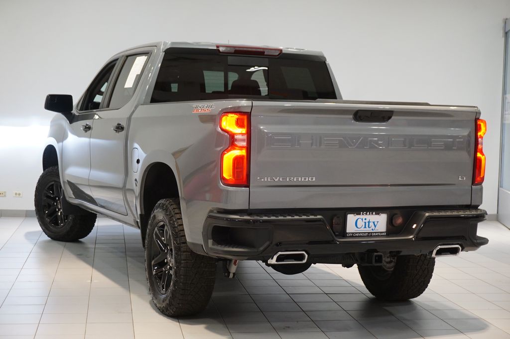 View vehicle photo 7