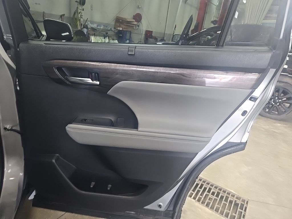 Used 2023 Toyota Highlander SUV