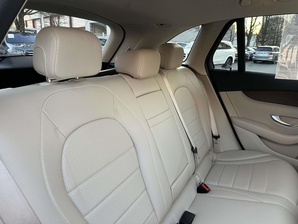 Thumbnail: 2019 Mercedes-Benz GLC - 26