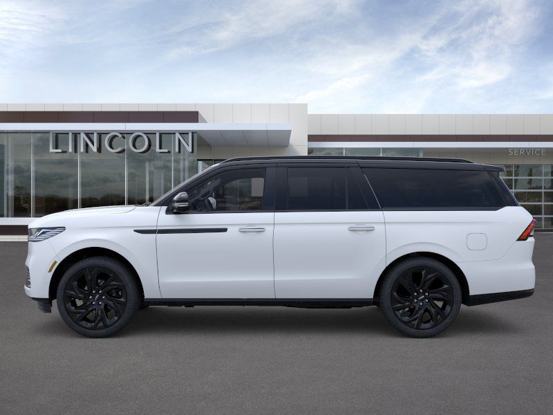 Thumbnail: 2026 Lincoln Navigator L - 3