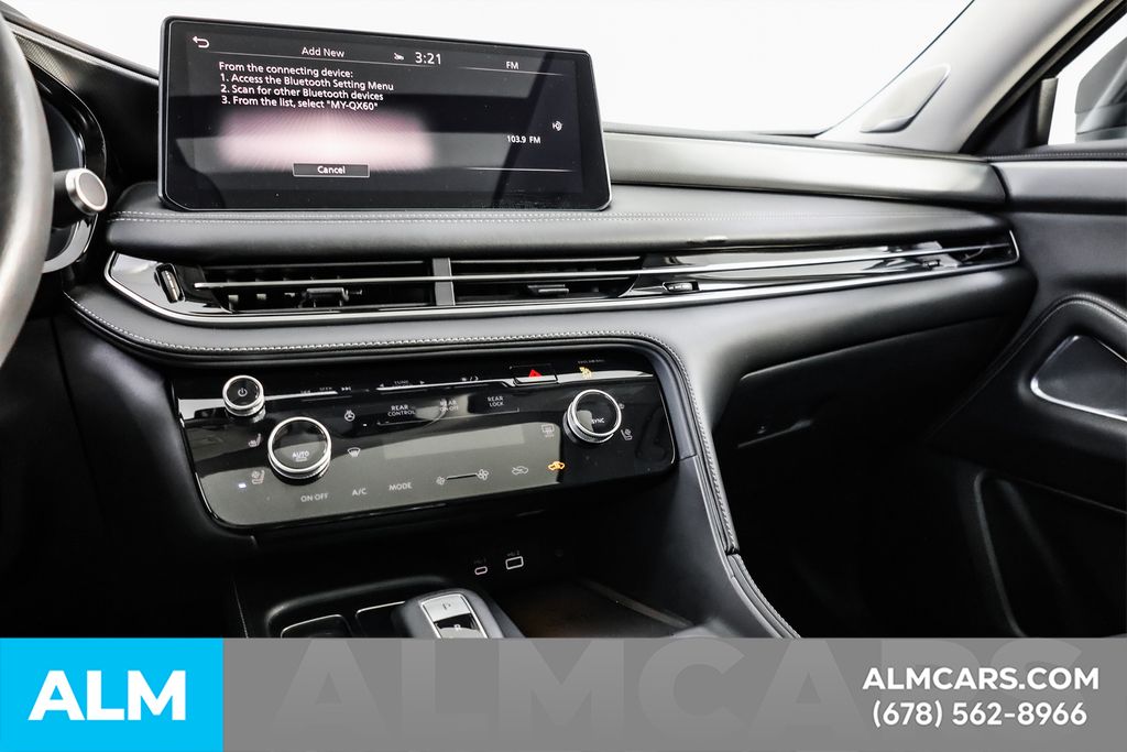 Used 2024 White INFINITI LUXE image 38
