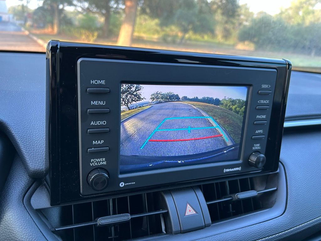 2022 Toyota RAV4 LE 24