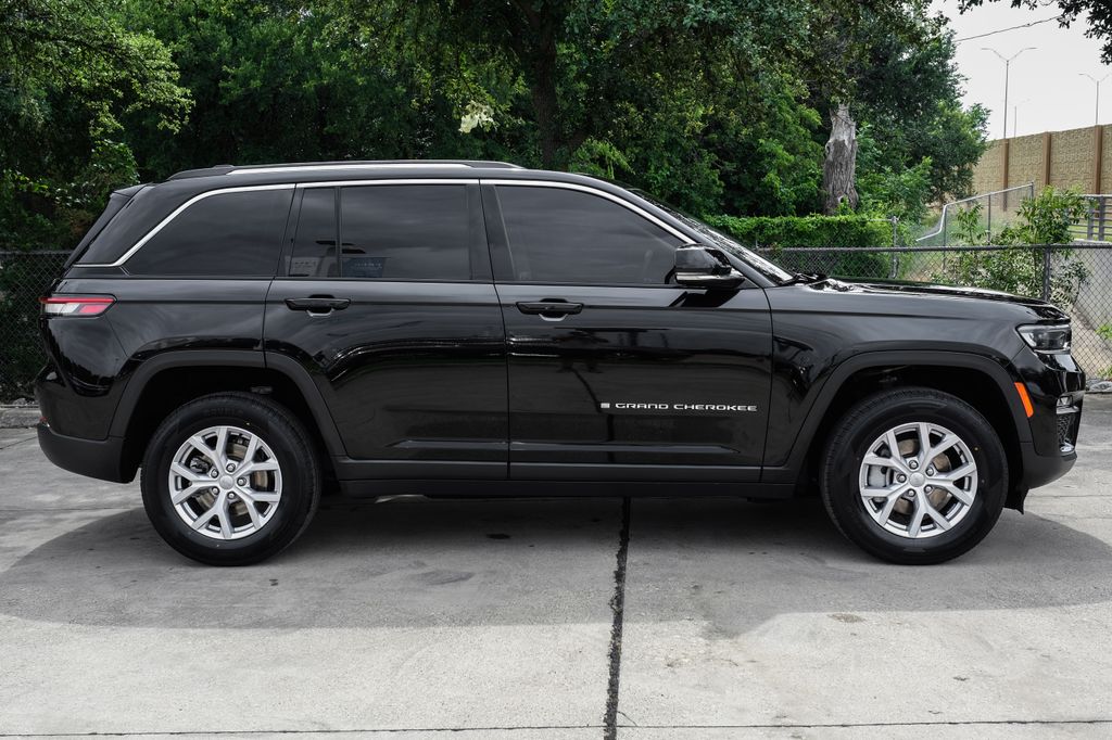 used 2022 Jeep Grand Cherokee car, priced at $29,300