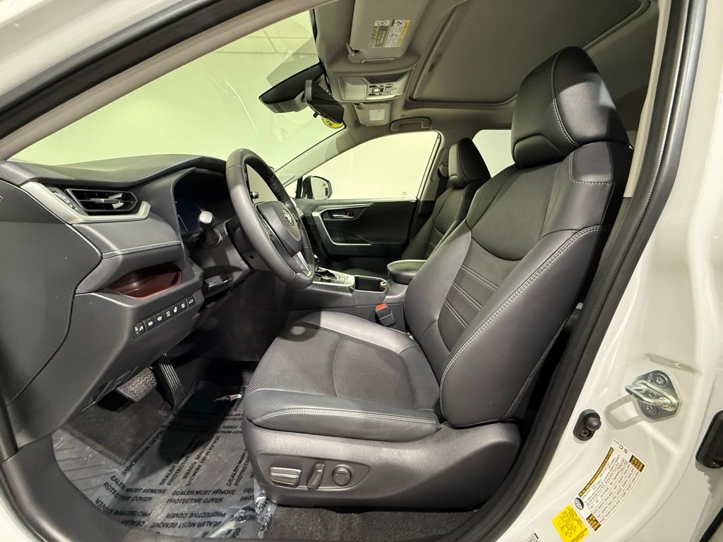 Thumbnail: 2025 Toyota RAV4 - 13