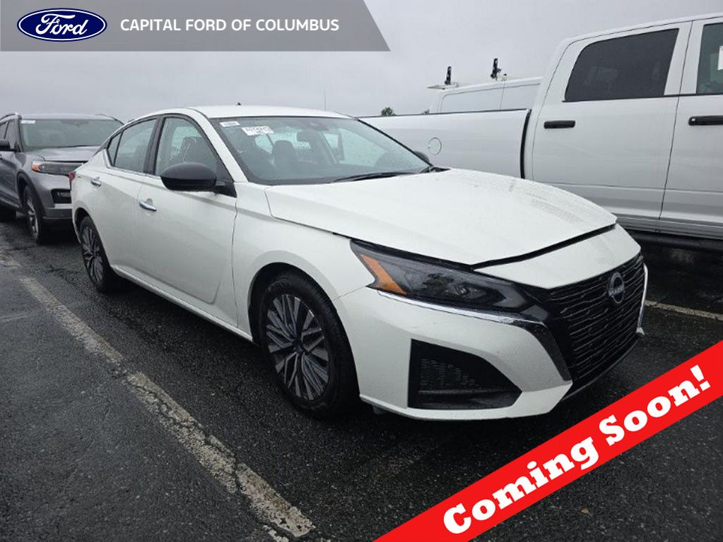 Glacier White 2025 Nissan Altima Sedan Front-Wheel Drive Continuously Variable Transmission