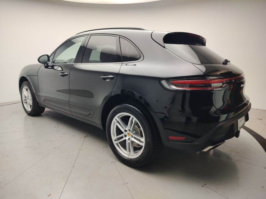 Thumbnail: 2026 Porsche Macan - 4