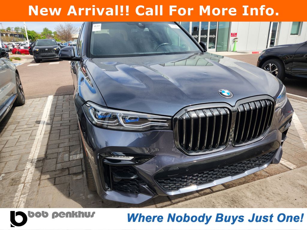 2022 BMW X7 M50i's photo