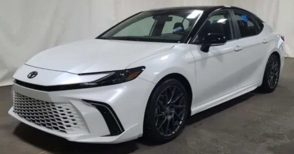 2025 Toyota Camry SE FWD