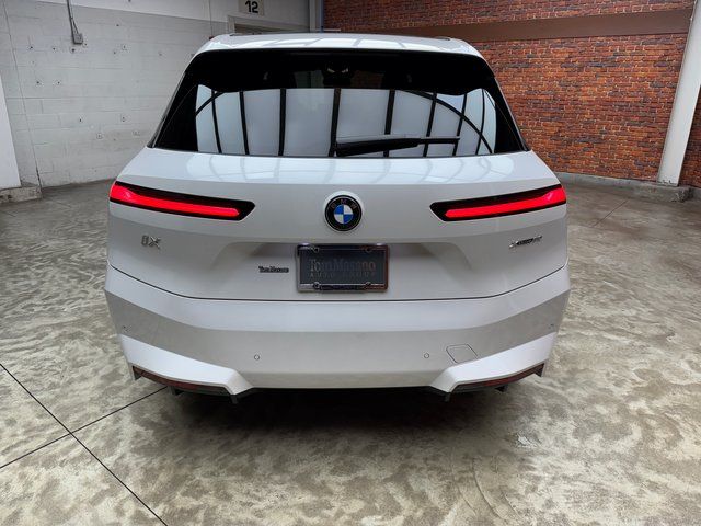 New 2026 White BMW xDrive60 image 4