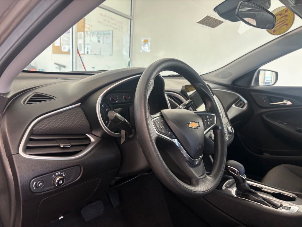Used 2025 Chevrolet Malibu Sedan