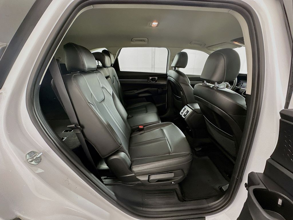 Thumbnail: 2023 Kia Sorento - 27