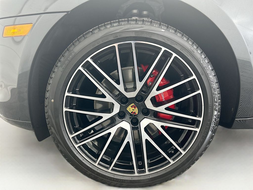 Thumbnail: 2026 Porsche Macan - 31