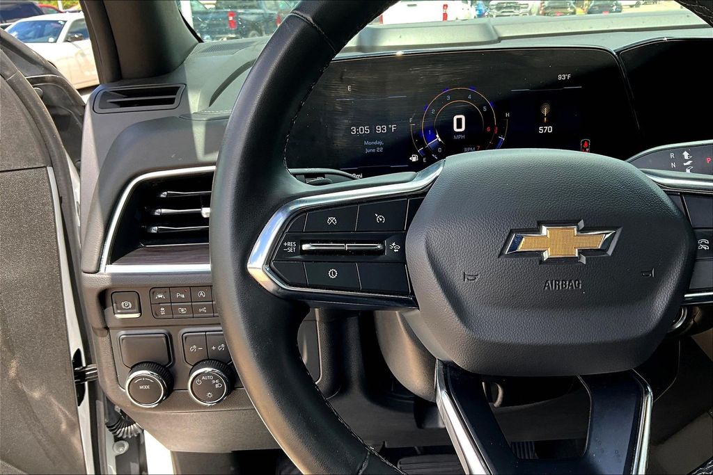 2025 Chevrolet Suburban LT - 11