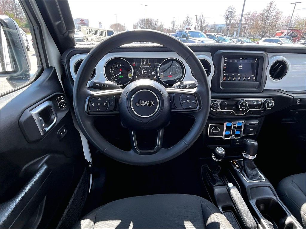 2023 Jeep Wrangler — photo 17
