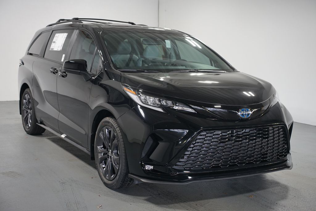 Thumbnail: 2025 Toyota Sienna - 3