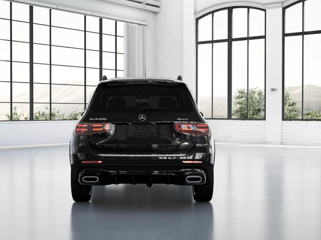 2025 Mercedes-Benz GLB 250 25