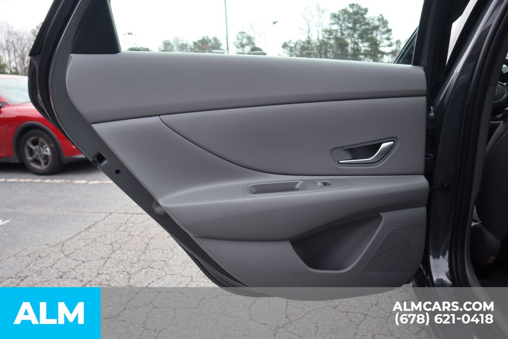 Used 2025 Gray Hyundai SEL Sport image 19