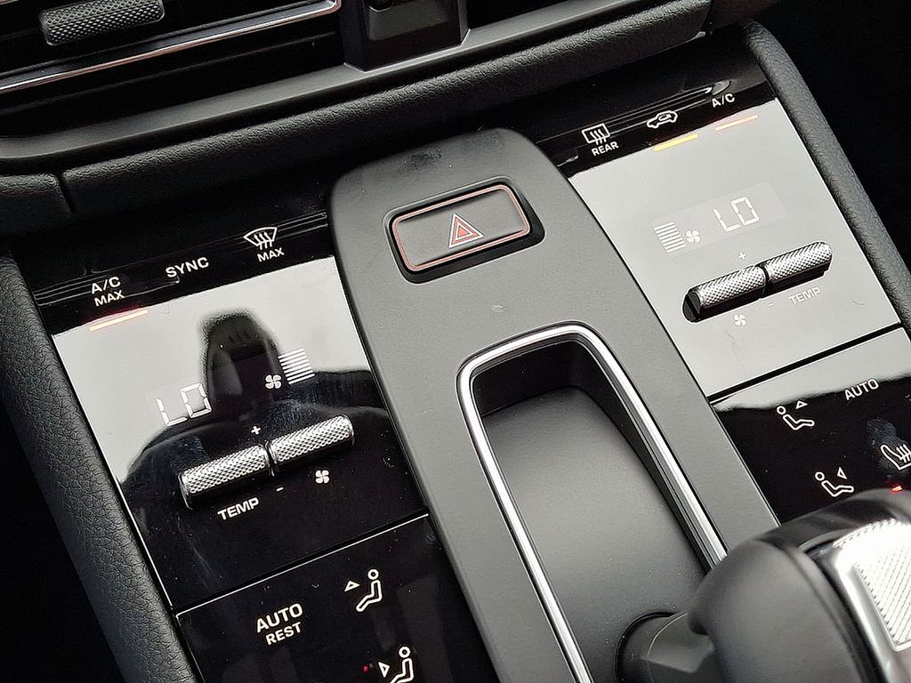 Thumbnail: 2025 Porsche Macan - 18