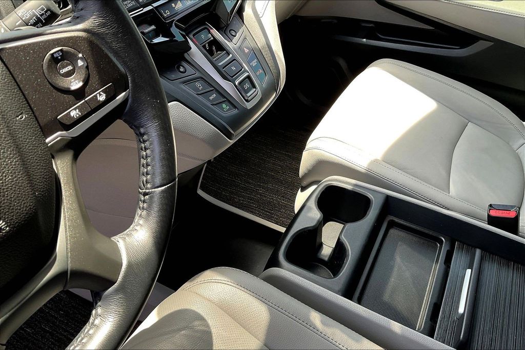 Used 2021 Honda Odyssey Van
