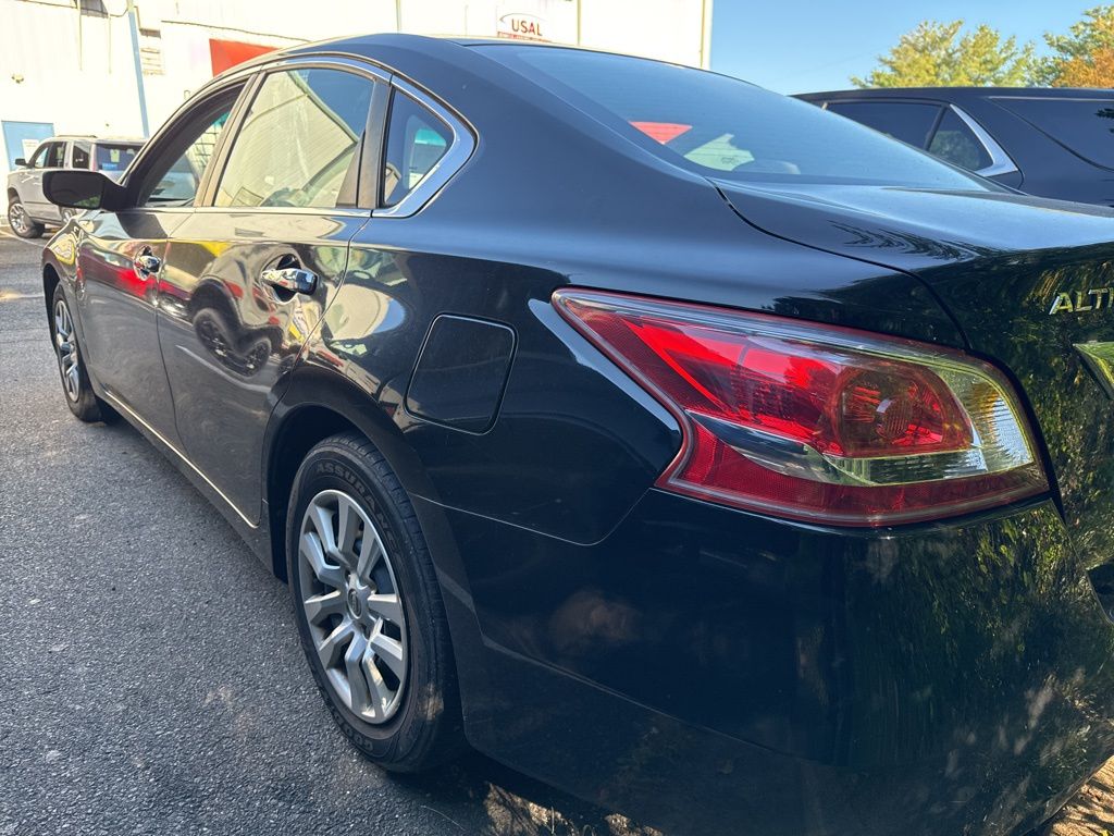 Thumbnail: 2013 Nissan Altima - 4