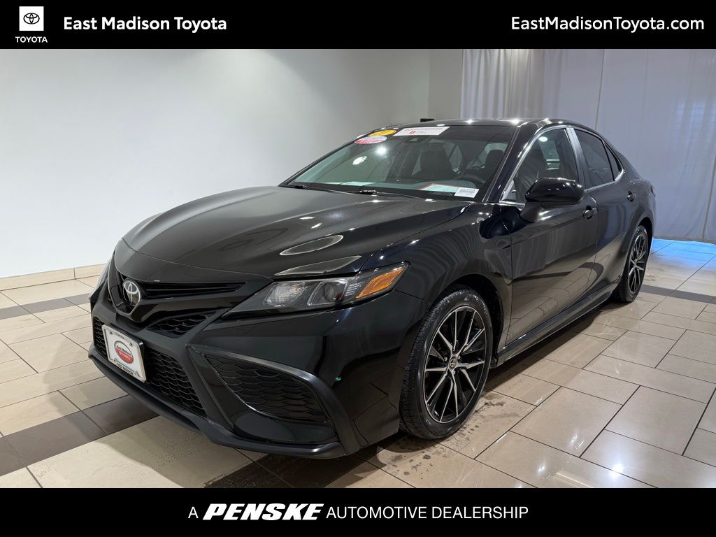 2021 Toyota Camry SE -
                Madison, WI