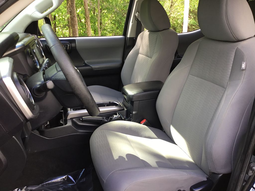 2018 Toyota Tacoma SR5 11