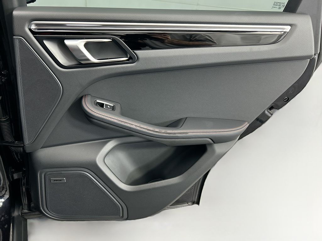 Thumbnail: 2025 Porsche Macan - 28