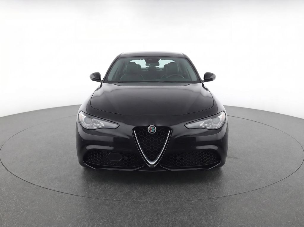 Thumbnail: 2018 Alfa Romeo Giulia - 5