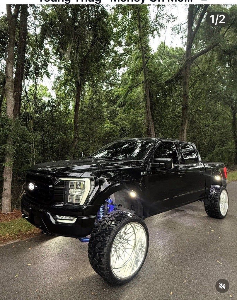 View vehicle photo 2