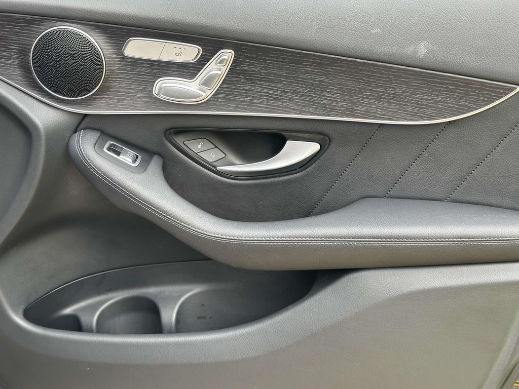 2022 Mercedes-Benz GLC 300 11