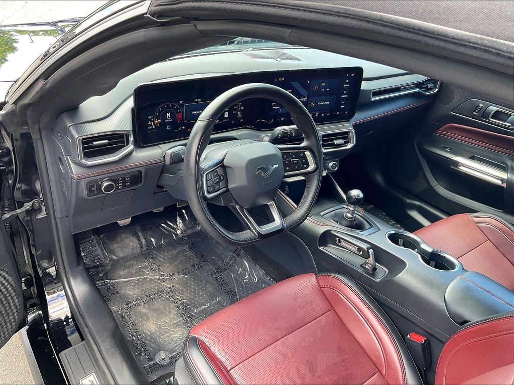 2025 Ford Mustang — photo 8
