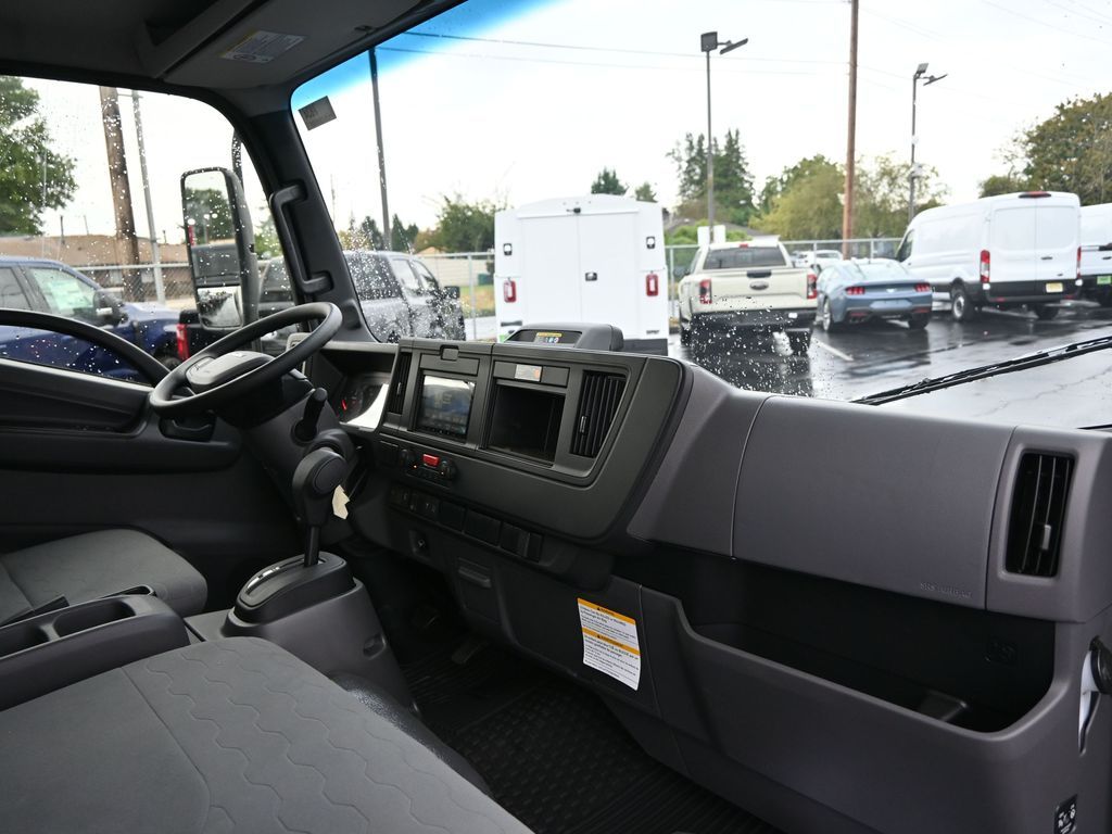 2025 Isuzu NRR 