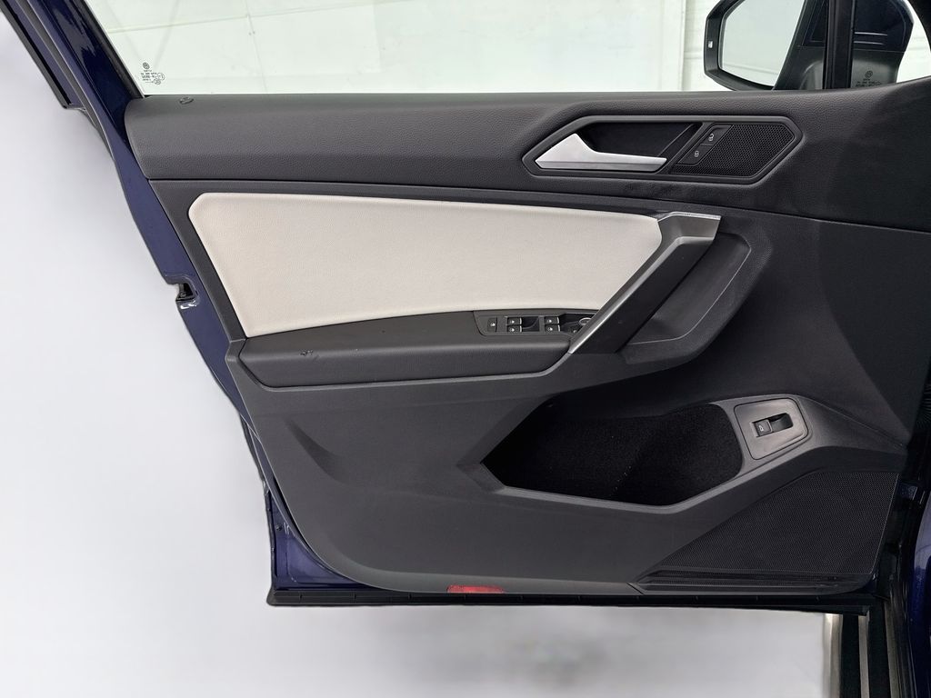 Thumbnail: 2021 Volkswagen Tiguan - 23