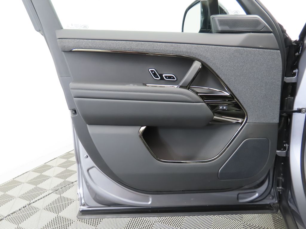 2025 Land Rover Range Rover Sport SE 26