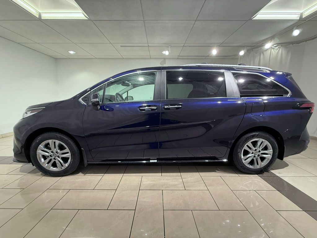 Thumbnail: 2024 Toyota Sienna - 2