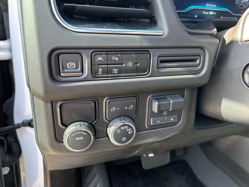 Thumbnail: 2024 Chevrolet Tahoe - 18