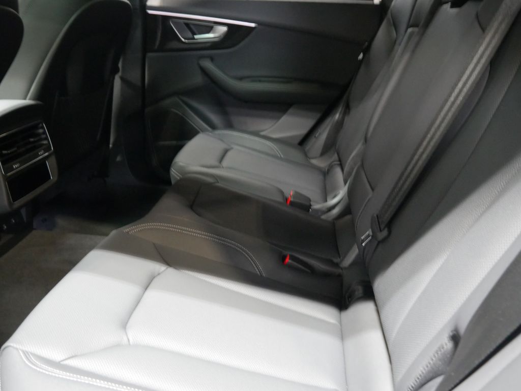 Thumbnail: 2026 Audi Q8 - 25