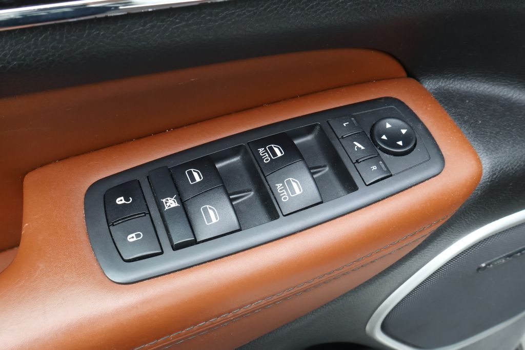 Thumbnail: 2019 Jeep Grand Cherokee - 16